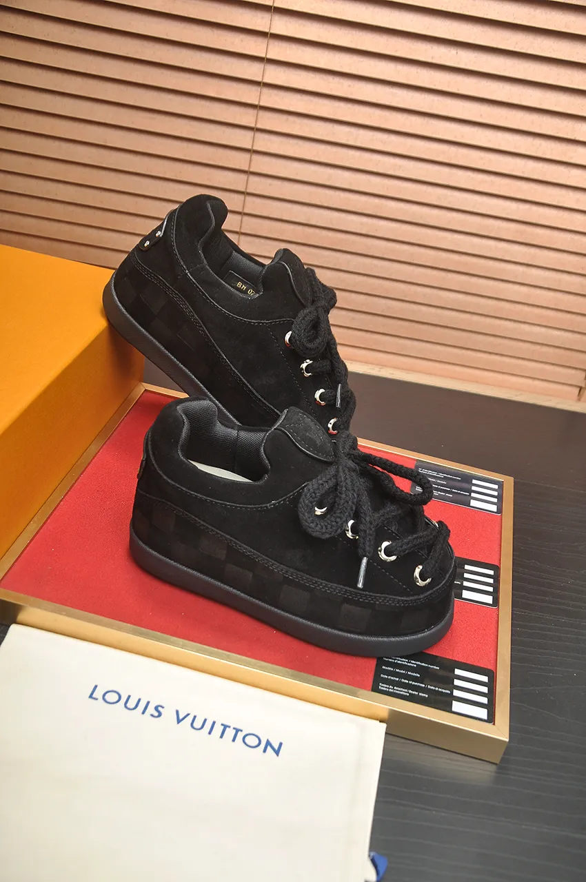 Men's men's shoes💰700💶 🔥New style🔥 LV co-branded nigo, ugly and cute😍Many Internet celebrities have put on their shoes, classic and versatile items.  ❄️Fabric: Imported high mercerized cow suede. ❄️Inner lining: high-grade elastic mesh, ❄️Outsole: original molded outsole, palm print rubber outsole with hidden L letter and Monongram flower ❄️Size: Female 35-41 (Female 41 customized), Male 39-46 (45-46 customized)